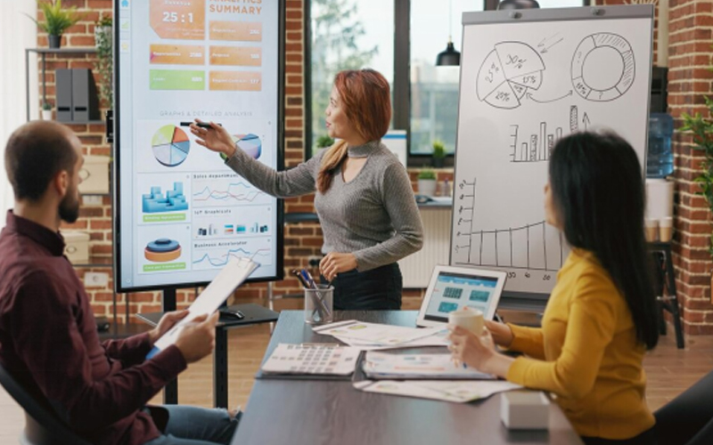 business people looking at briefing presentations on display