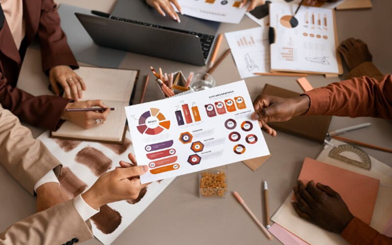 people discussing business plan