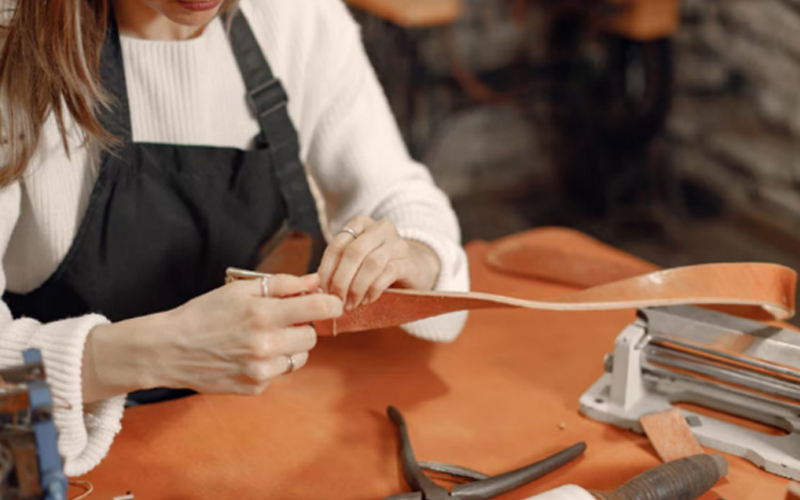  Crafting Bespoke Shoes