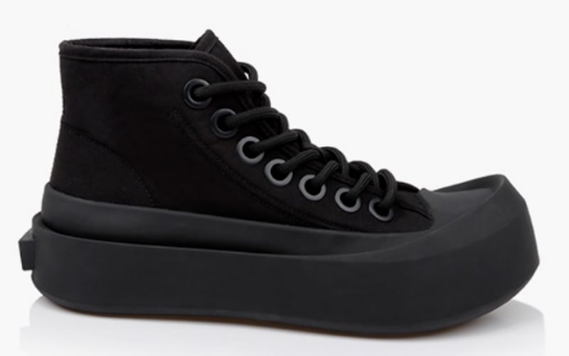 Black Sliding Toe Canvas Sneaker